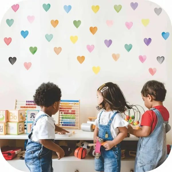 Vinilo trama infantil para pared corazón en acuarela